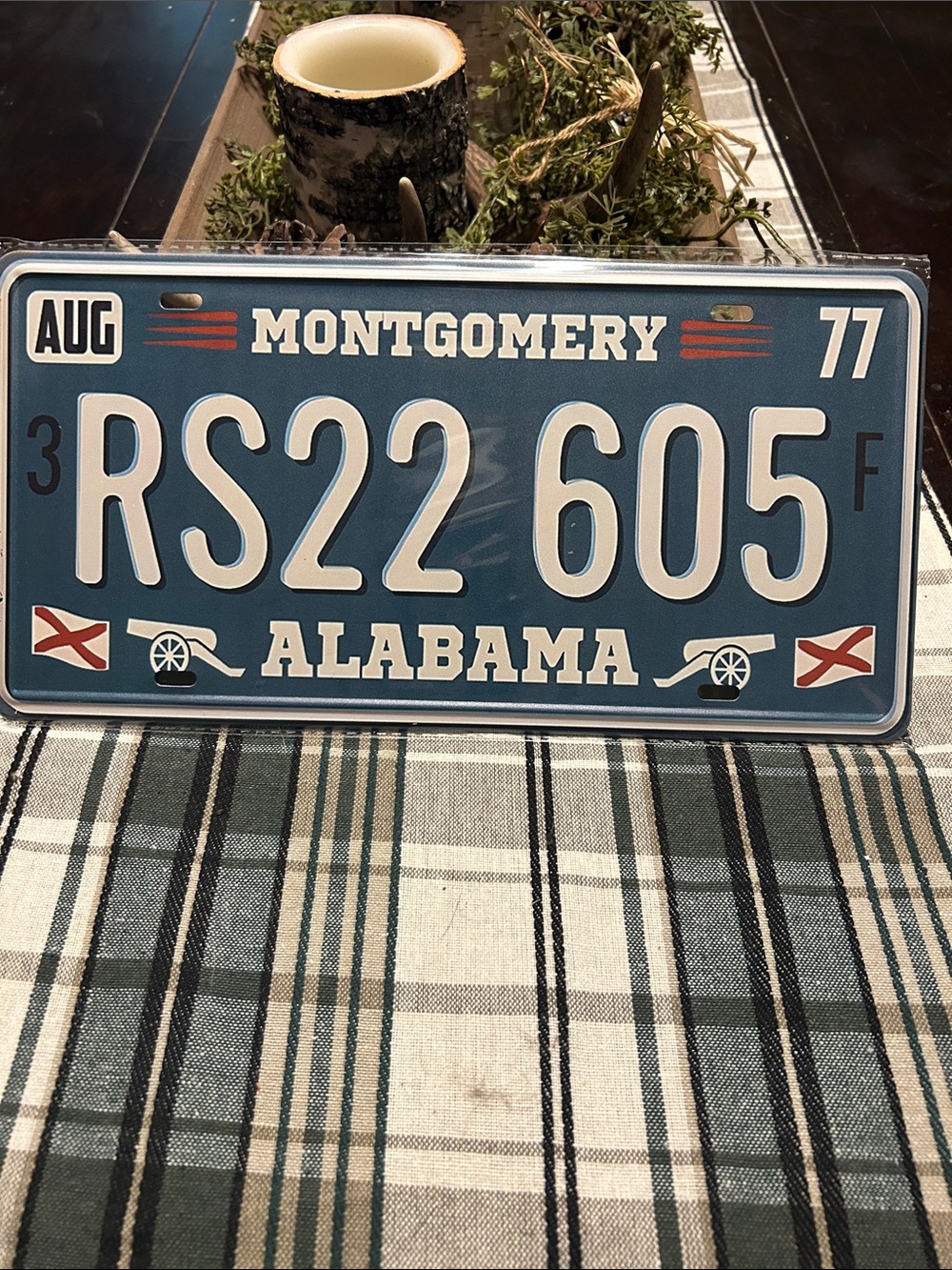 Vintage-Style Alabama License Plate Wall Decor - Blue & White